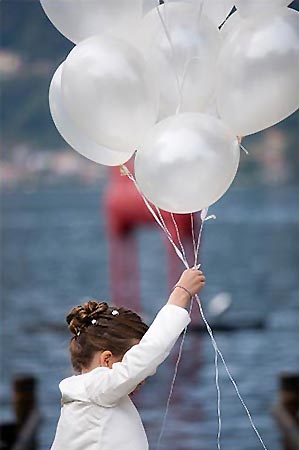 Weisse Ballons für Hochzeit